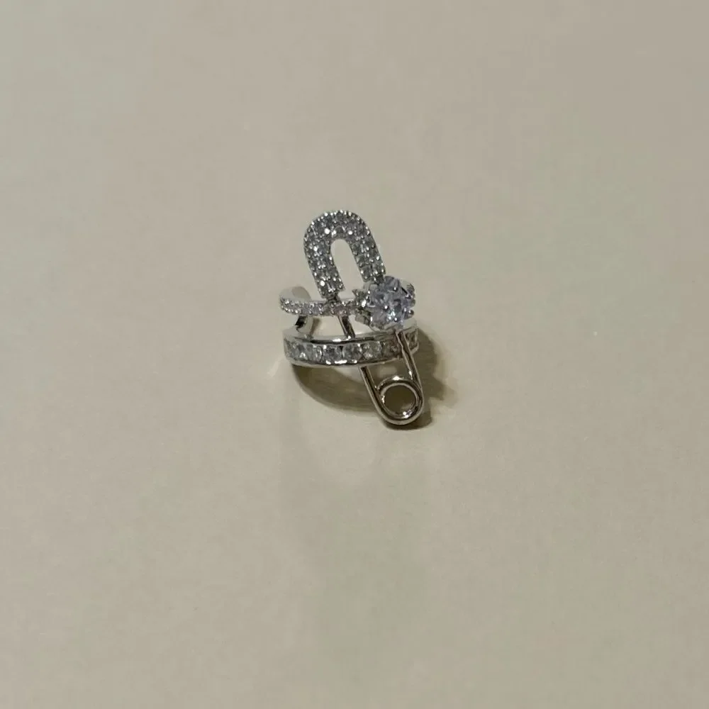 Safety pin ear cuff N711